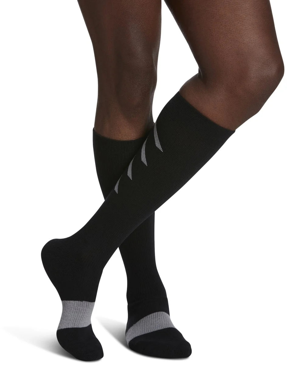 Sigvaris 401 Athletic Recovery Socks 15-20 mmHg Calf High For Unisex Closed Toe Color Black