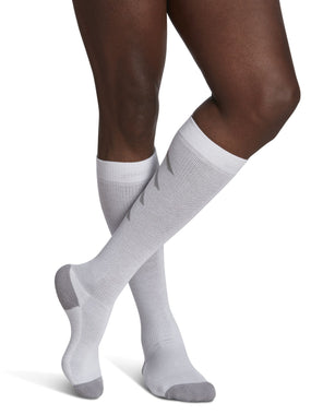 Sigvaris 401 Athletic Recovery Socks 15-20 mmHg Calf High For Unisex Closed Toe Color White