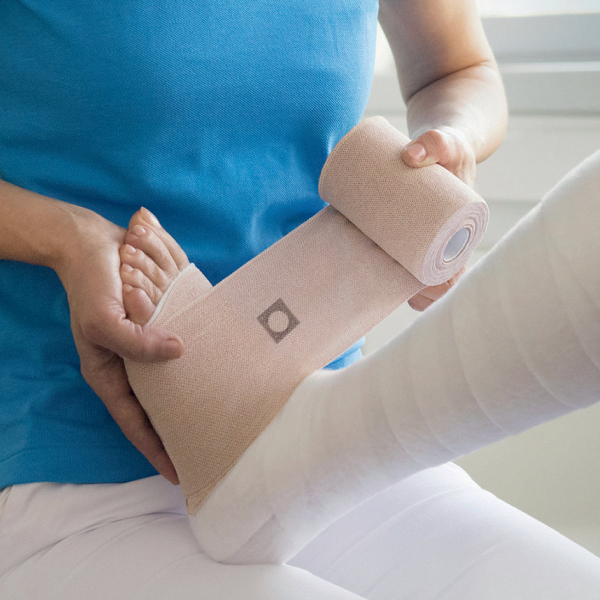 JOBST Compri2 40 mmHg JOBST® Compri2, the 2-layer short stretch compression system, addresses the two key elements required to ensure successful compression therapy: correct compression level easily applied and continuous patient adherence.